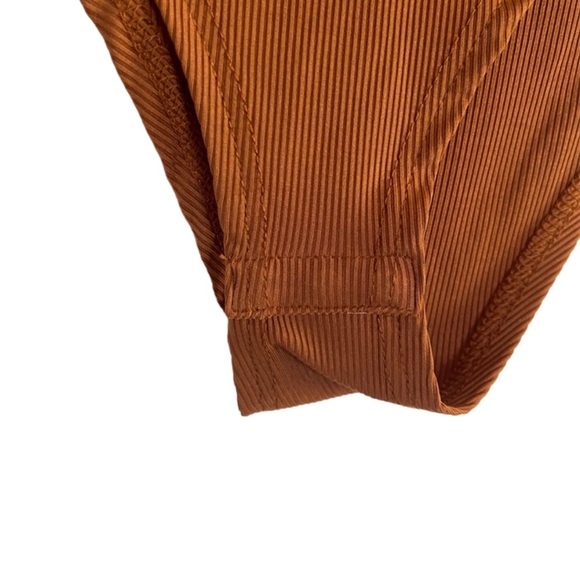 Ribbed Crewneck Short Sleeve Bodysuit
Size L Color Camel - Picture 10 of 12